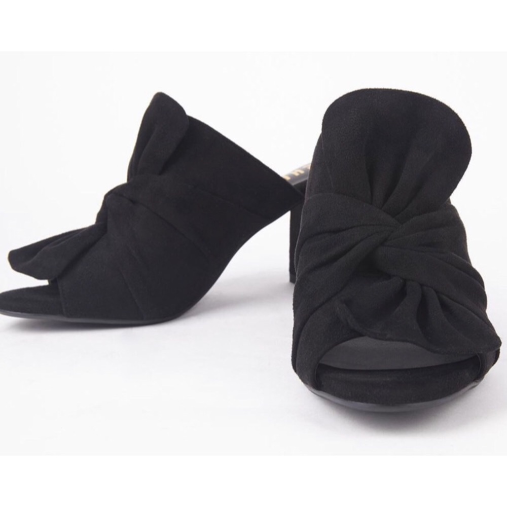Kenneth Cole black Vali Block knot heel